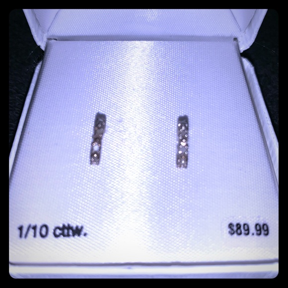 Jewelry - 🌺Sterling silver with diamond earrings🌺